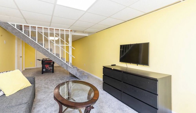 4-Bedroom Home with Game Room- Near Beaches, Bike Path & Aquapark
