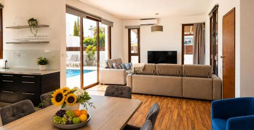 Palm Tree Villa By Staycom