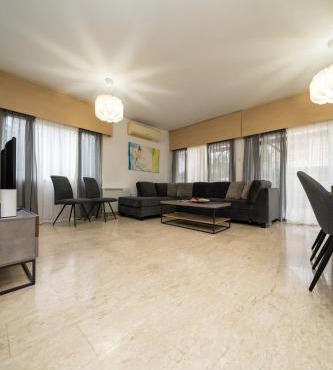 3 bedroom flat near center