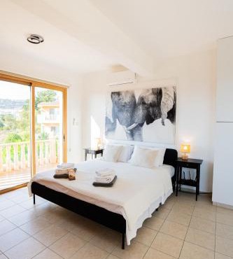 Casa Alba Modern Boho Villa with private Pool near to Sea, Paphos