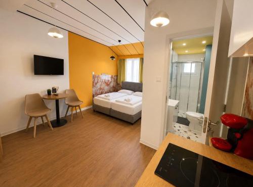 Modern Studio 11 private Kitchenette and Bathroom