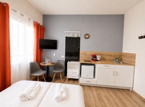 Smart Comfort StudioN4 Private Kitchenette Bathroom to Beach 260m Marina Port old City 900m
