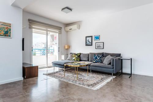 Cosy Bright 2BR Balcony Suite in Central Nicosia