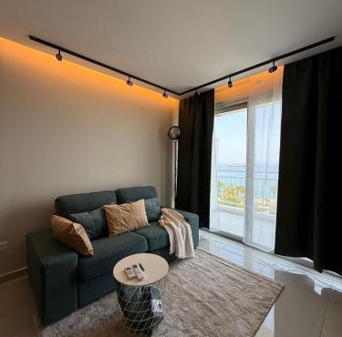 SEAFRONT 1BDR, Panoramic views, central Marina