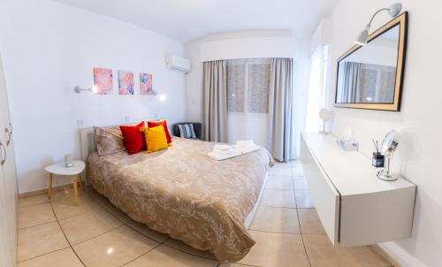 Casa Sol - Modern 3BR Steps from the Beach & City Center