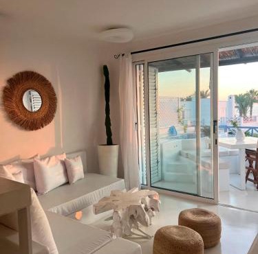 Sunset Deluxe Villa and Studios