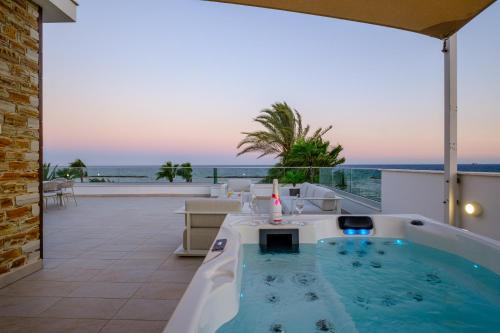 On-the-Sand Beachfront Villa - Pool & Rooftop Jacuzzi