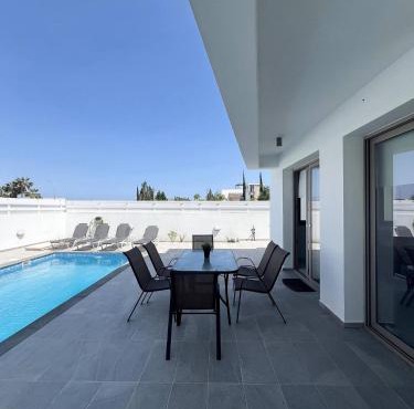 Hubstay - Seaview Villa Oriana in Larnaca