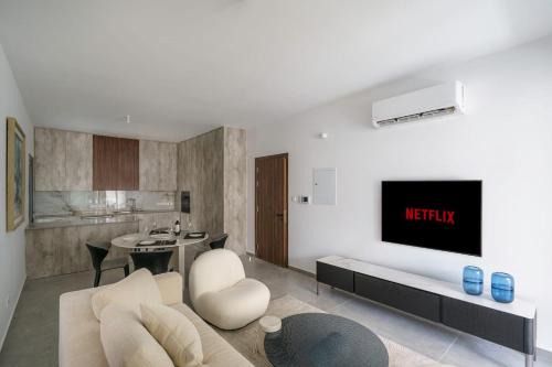 Kalamon Luxury Suite 203 w Pool and Gym