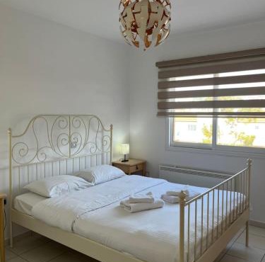 IRIS VILLAGE, NEAR KINGS AVENUE MALL - By NOMA STAYS Cyprus