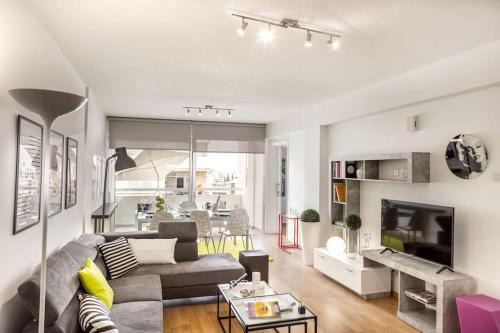 Luxurious Bright & Stylish 2BR with Office in Nicosia