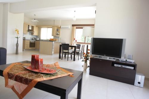 A three-bedroom villa with a private pool and landscaped garden Wi-Fi