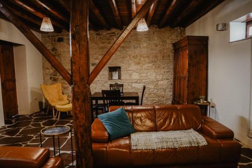 The Stonehouse Suites with Private Bath Spas