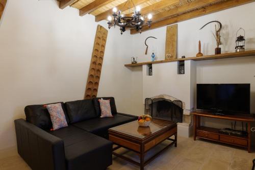 Stonehouse with private swimming pool