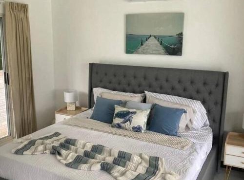 Private house with pool.10 min walk to Penca beach