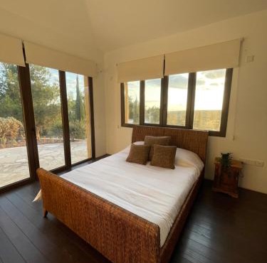 Beautiful 4 bedroom Country house with stunning sea view
