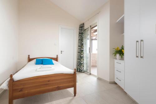 Resitour - Perneri Four Bedroom Villa